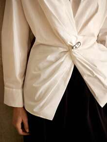 MOTF PREMIUM CAMISA DE MUJER DE PRIMAVERA/VERANO DE ALGODÓN PURO CON CUELLO EN V ESTRUCTURADO Y DECORACIÓN METÁLICA - Blanco - Ver 2