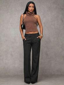 SHEIN BAE 休闲简约黑白条纹裤，适合春夏穿着，可搭配正式和非正式场合的单品；简约休闲露背上衣，适合早午餐、外出、约会、通勤、休闲、邮轮旅行、伊比沙岛度假等场合。 - 黑與白 - 查看 5