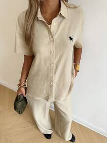 SHEIN EZwear Bộ đồ nữ gồm áo sơ mi ngắn tay cài một hàng khuy kiểu hiệp sĩ và quần kaki dệt kim màu sáng, kiểu dáng thường ngày. - Màu Khaki - Xem 7