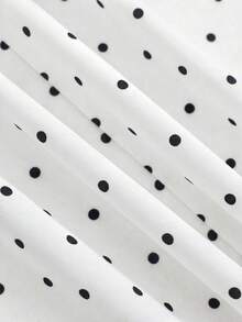 Franclia 浅灰色通勤套装，无袖高领上衣搭配波点迷你裙。简约修身的剪裁凸显腰线。面料柔软垂坠。上衣上的蝴蝶结装饰和裙子上均匀分布的波点，展现了精湛的工艺，简约而不失优雅。 - 白色 - 查看 6