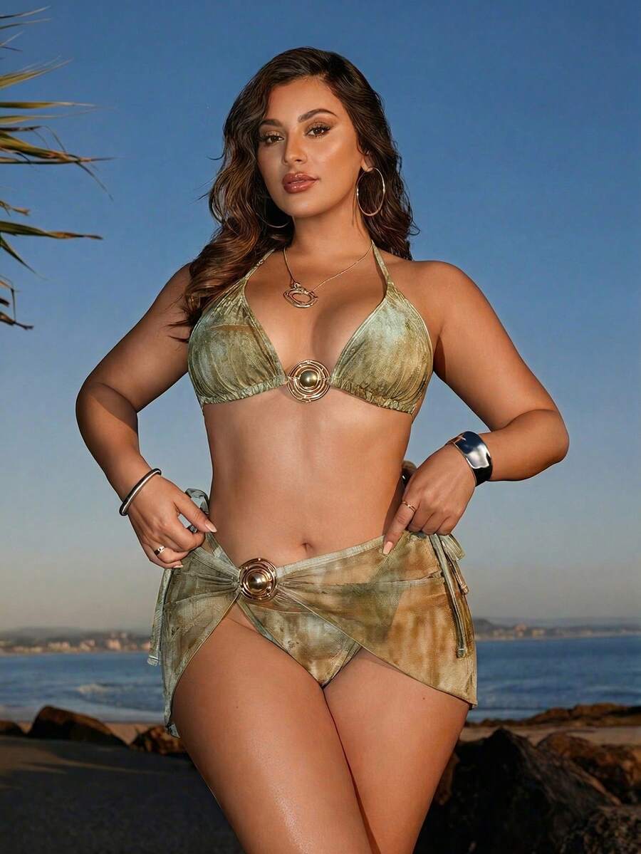 SHEIN Swim Curve Conjunto de traje de baño de 3 piezas de talla grande, estilo europeo y americano: Bikini con atar en el cuello + Falda de cobertura de malla, esencial para damas sexys - Multicolor - Ver 1