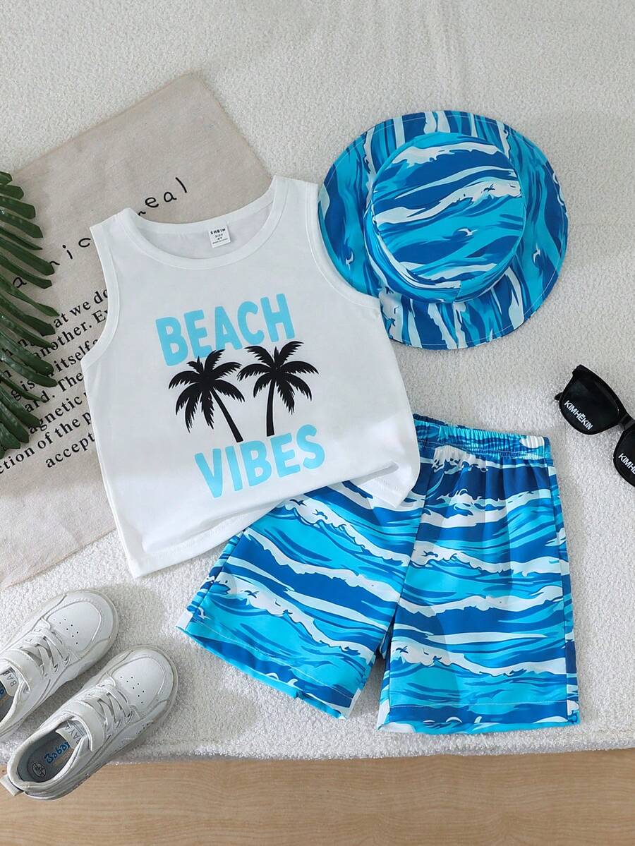 SHEIN Bộ đồ đi biển mùa hè 3 món cho bé trai | Áo ba lỗ trắng không tay + Quần short in hình cây cọ màu xanh dương "MÙA HÈ" + Mũ chống nắng cùng màu | Trang phục đi biển | Quần áo chơi nước | Trang phục ngoài trời cho bé 4-7 tuổi | Bộ quần short và mũ cho chuyến đi biển gia đình | Trang phục mùa hè mát mẻ - Nhiều màu - Xem 1