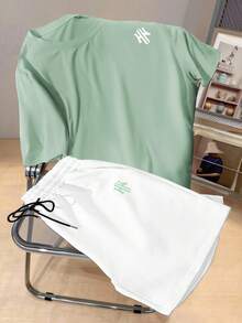 Manfinity Homme 加大码男士休闲印花圆领短袖T恤短裤套装，夏季 - 彩色 - 查看 2