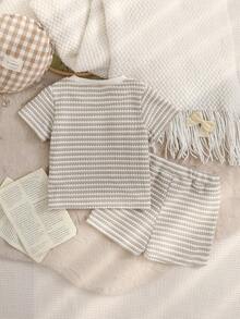 SHEIN Bộ 2 món cho bé gái sơ sinh/trẻ nhỏ 0-3 tuổi, họa tiết chó xúc xích, cổ tròn và quần short kẻ sọc hồng, thích hợp mặc hàng ngày, mùa xuân/hè. - Đen và trắng - Xem 2