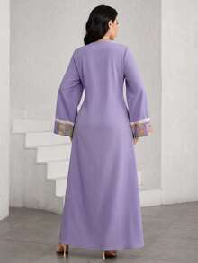 Al Najma U领珍珠装饰缎带拼接布料流苏系带袖口长款连衣裙，土耳其和阿拉伯传统长袍 - 紫色 - 查看 6