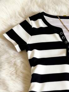 EMERY ROSE Women's Summer Casual Vacation Style Black & White Striped Print Cutout Neck Short Sleeve T-Shirt - Multicolor - View 5