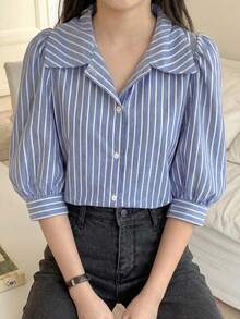 SHEIN 青少年女孩藍白條紋襯衫，夏季休閒返校穿搭，領口寬鬆燈籠袖上衣，甜美淑女風細條紋 - 藍白色 - 查看 1