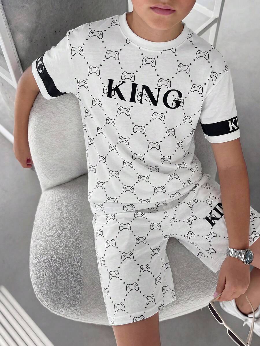 SHEIN 2件組 青少年男孩白色夏季街頭生活休閒圖案 Street Fashion King 印花圓領短袖T恤與印花短褲套裝