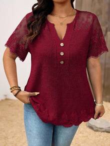 EMERY ROSE Kaos Ukuran Besar Warna Burgundy Musim Panas Smart Casual Sehari-hari Leher V Berbahan Kain Waffle dengan Hiasan Renda, Atasan Rajut Lengan Pendek Semi-Transparan dengan Dekorasi Kancing Kayu - Burgundy - View 1