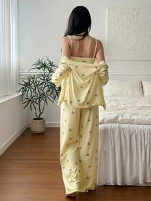 DAZY Conjunto de pijama de mujer con estampado de moños en la camiseta y los pantalones, 3 piezas - Amarillo - Ver 2