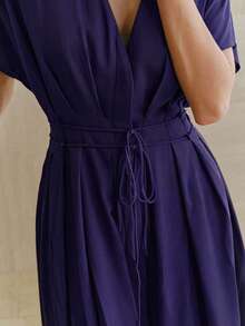 Anewsta 女士新款春夏亚麻紫色优雅深V领蝙蝠袖褶皱系带连衣裙，适合日常、派对、聚会、度假等场合。 - Bold Plum - 查看 2