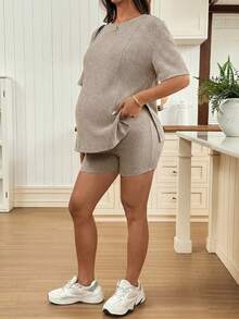 SHEIN Maternity Summer Casual Solid Color Split Hem Top And Shorts 2 Pieces Set - Khaki - View 3