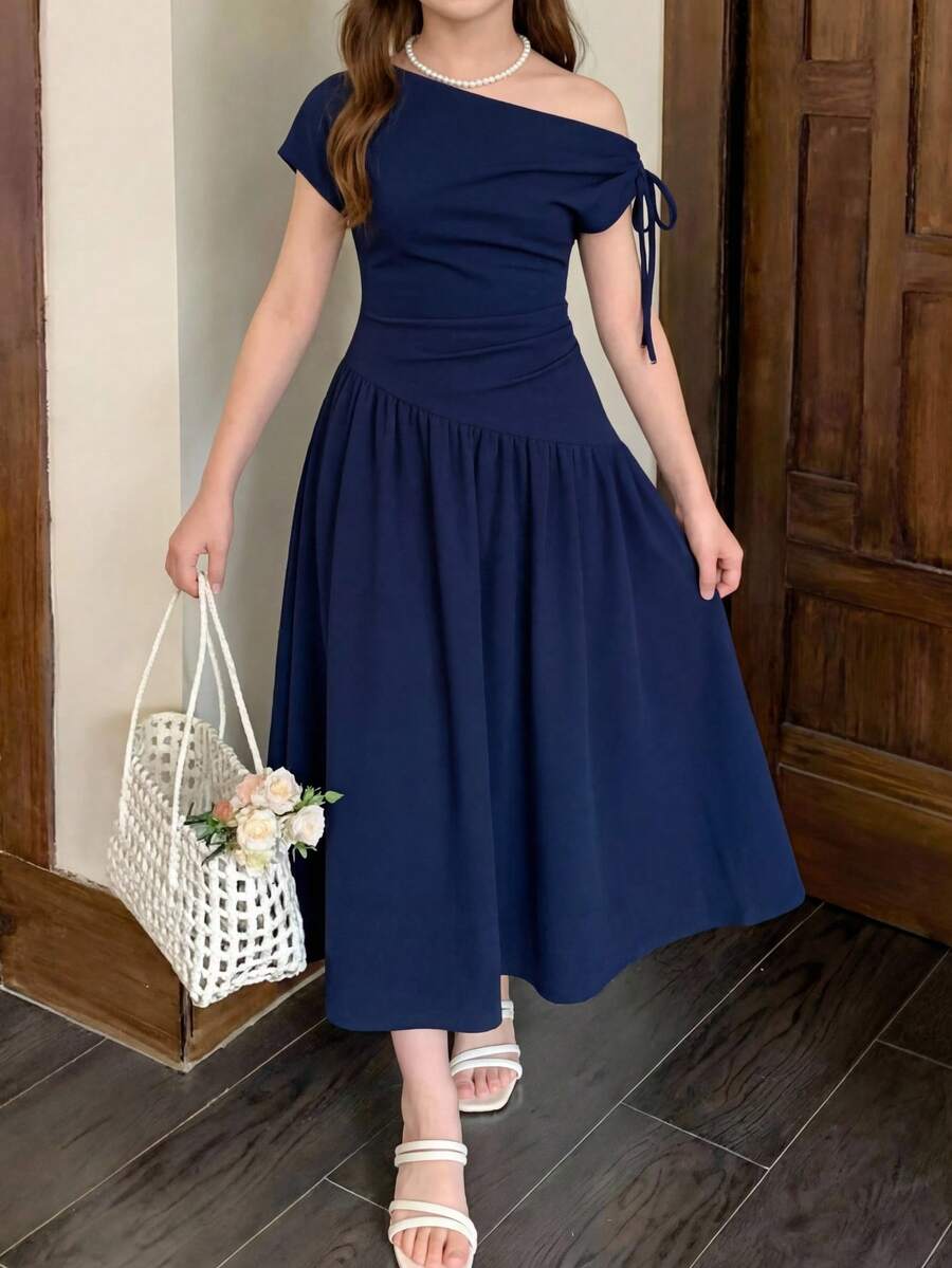 Đầm maxi màu xanh hải quân trơn, vai lệch, xếp ly, thắt nơ, eo chun, kiểu dáng thanh lịch, thích hợp cho bé gái tuổi teen, dạo chơi mùa xuân/hè. - Xanh đậm - Xem 1