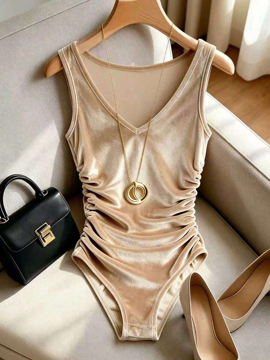 Franclia Áo liền thân không tay cổ chữ V xếp ly, chất liệu nhung bóng mượt, mềm mại và ngọt ngào dành cho nữ, thích hợp để mặc nhiều lớp. - Màu be - Xem 1