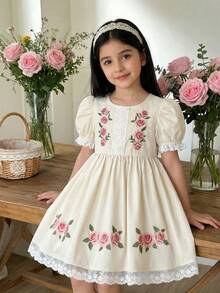 SHEIN Đầm trẻ trung cho bé gái, họa tiết hoa thanh lịch, viền ren, tay áo cánh hoa, thích hợp cho mùa hè. - Màu be - Xem 2