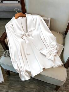 GlowEve CURVE Áo kiểu nữ cỡ lớn bằng vải satin bóng dài tay cổ chữ V có nơ, tay phồng thanh lịch, thích hợp cho các bữa tiệc, họp mặt, đi làm, tiệc trà chiều, phong cách dễ thương, màu mơ. - trắng - Xem 3