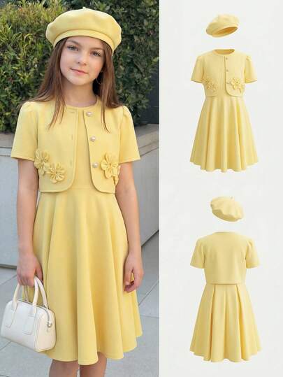 SHEIN مجموعة من 3 قطع للفتيات المراهقات تتكون من: جاكيت قصير بأكمام قصيرة بلون سادة، فستان بخط A بلا أكمام، وقبعة بيريه بسيطة. مزينة بأزرار اللؤلؤ الصناعي والزخارف الزهرية ثلاثية الأبعاد. أنيقة وأنيقة، مناسبة للارتداء الكاجوال في الربيع/الصيف