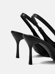 CUCCOO HITCHD Escarpins pointus à imprimé floral noir sur canevas pour femmes - Décontractés, prêts pour le bureau, sexy et approuvés pour les vacances - Noir - Voir 5