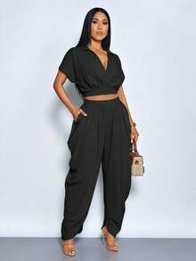 SOLERSUN 女士优雅时尚杏色V领露脐褶皱短袖上衣，配金色纽扣和高腰口袋垂褶哈伦裤两件套，优雅的办公室和休闲装扮 - 黑色 - 查看 6