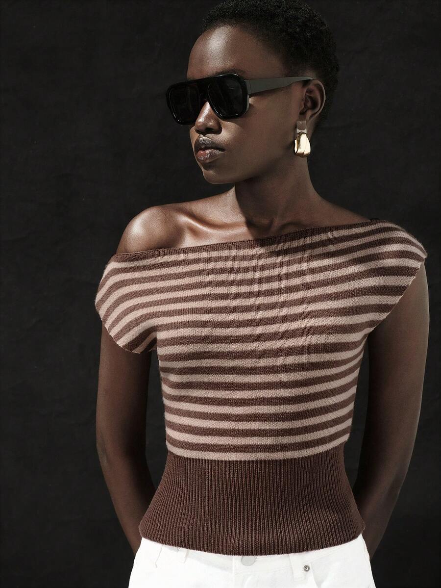 Lumivelle 2026春夏新款复古性感度假条纹针织露肩短款上衣 - 咖啡棕 - 查看 1