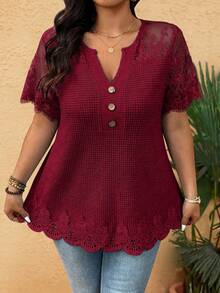 EMERY ROSE Kaos Ukuran Besar Warna Burgundy Musim Panas Smart Casual Sehari-hari Leher V Berbahan Kain Waffle dengan Hiasan Renda, Atasan Rajut Lengan Pendek Semi-Transparan dengan Dekorasi Kancing Kayu - Burgundy - View 7