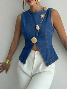 Firerie 女士夏季金属贝壳装饰无袖牛仔露脐上衣，适合夏季嘉年华、通勤、度假、毕业典礼等场合，兼具Y2K风格、可爱街头风、派对、婚礼、优雅商务休闲等多种穿搭风格。这款牛仔无袖上衣采用修身设计，休闲圆领蓝色牛仔背心是夏季穿搭的完美之选。 - 藍色 - 查看 3