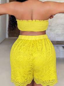 Slaydiva Bộ đồ nữ màu vàng 2 mảnh gồm áo crop top không dây xếp ly và quần short ren xếp lớp cạp chun cho mùa hè, thích hợp cho đi làm và dạo phố, tiệc sinh nhật, lễ tốt nghiệp, học sinh, đi chơi hàng ngày, phối đồ đa năng, giải trí, kỳ nghỉ, du lịch biển, tắm nắng, hợp xu hướng, công sở thường ngày, tối giản và thoải mái. - Màu vàng - Xem 2