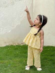 SHEIN LMoss Kids 女婴可爱碎花吊带背心和松紧腰裤套装，夏季 - 彩色 - 查看 1