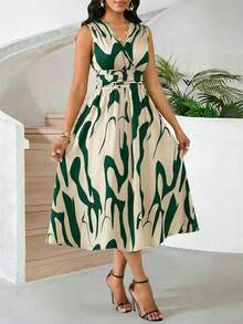 SHEIN Lady Gaun Wanita Bergaya Liburan dengan Motif Cetak Seluruh Permukaan dan Detail Kerut, Cocok untuk Bepergian, Gaun Musim Panas untuk Wanita - MultiWarna - View 3