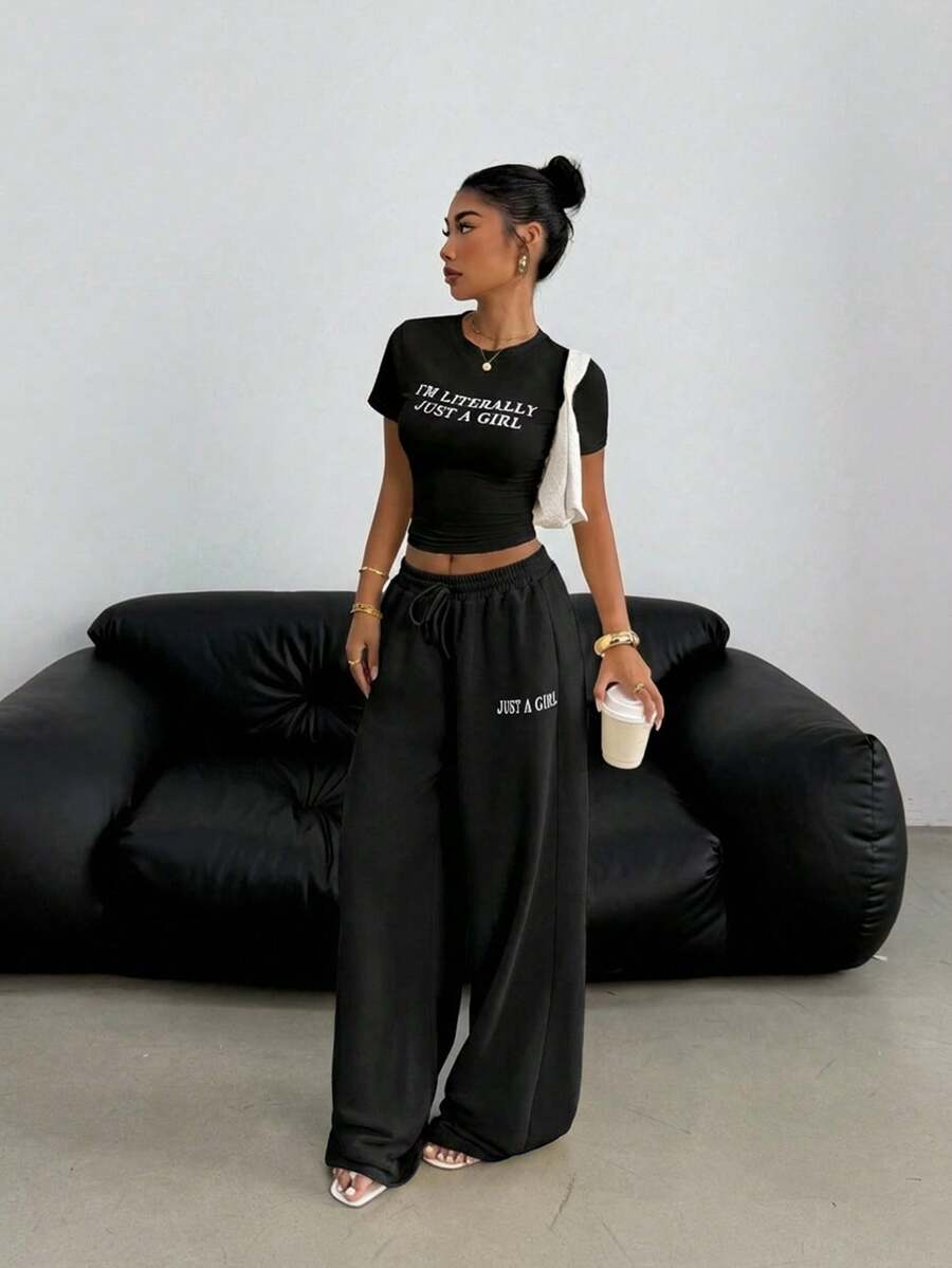 SHEIN EZwear 女士标语印花圆领短袖修身T恤和抽绳阔腿裤休闲两件套，黑色 - 黑色 - 查看 1