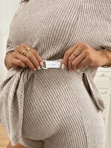 SHEIN Maternity Summer Casual Solid Color Split Hem Top And Shorts 2 Pieces Set - Khaki - View 8
