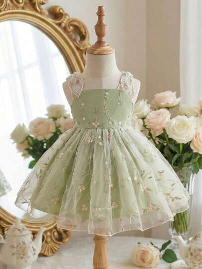 This One-Piece Cute Baby Girl Casual And Simple Green Mesh Jacquard Puff Sleeve Dress Is Suitable For Birthday Parties, Parties, Performances, Weddings, Baptisms, Opening Ceremonies, Everyday Wear, School, Outings, And Spring/Summer Seasons.