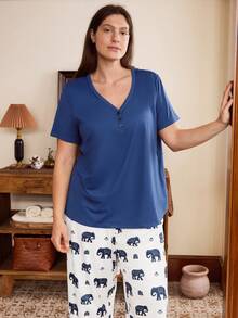 Doze Lane Casual Elephant Print V-Neck Decorated Button Trim V-Neck Short Sleeve Pants Pajama Set, Plus Size - Blue - View 3