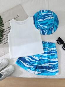 SHEIN Bộ đồ đi biển mùa hè 3 món cho bé trai | Áo ba lỗ trắng không tay + Quần short in hình cây cọ màu xanh dương "MÙA HÈ" + Mũ chống nắng cùng màu | Trang phục đi biển | Quần áo chơi nước | Trang phục ngoài trời cho bé 4-7 tuổi | Bộ quần short và mũ cho chuyến đi biển gia đình | Trang phục mùa hè mát mẻ - Nhiều màu - Xem 2