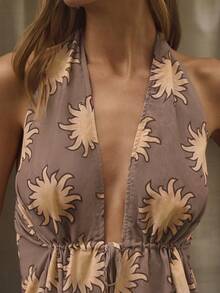 Nöista 这款向日葵印花露背上衣优雅可爱，采用大号印花设计，配有抽绳腰带和荷叶边下摆，尽显波西米亚风情。柔软的面料非常适合夏季和海滩穿着，是休闲夏日度假的理想之选。 - 橘色 - 查看 6