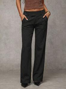 SHEIN BAE 休闲简约黑白条纹裤，适合春夏穿着，可搭配正式和非正式场合的单品；简约休闲露背上衣，适合早午餐、外出、约会、通勤、休闲、邮轮旅行、伊比沙岛度假等场合。 - 黑與白 - 查看 4