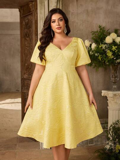 Aureia Đầm maxi dáng rộng, thanh lịch, màu vàng, cổ chữ V, tay cánh hoa, phù hợp cho mọi dịp trang trọng và dạ hội.