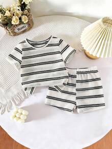 SHEIN Playful Pals 女嬰黑白條紋夏季休閒度假短袖圓領T恤與鬆緊腰短褲套裝，柔軟面料旅行穿搭 - 黑與白 - 查看 6