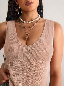 Freevana 女士无袖吊带背心，丝滑面料，宽松版型，性感V领露背设计，适合夏季内搭西装外套或外穿 - 杏色 - 查看 3