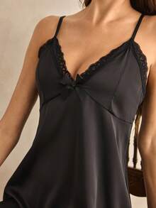 Charlaine 1 buah Gaun Tidur Kamisol Wanita Motif Renda Hitam - Hitam - View 7