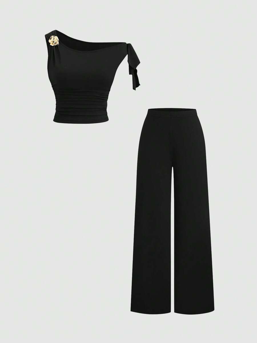 Sweetra Conjunto de 2 piezas con top corto con volantes y tirantes asimétricos de hombro y pantalones rectos de cintura alta, decoración floral 3D de metal marrón, elegante minimalista para vacaciones, viajes, vintage, versátil para mujer en primavera/verano - Negro - Ver 1