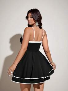 Viva Relle 大码女式新款黑白撞色喇叭连衣裙，撞色拼接设计，优雅百搭，适合春夏音乐节穿着，修身可调节肩带，腰部收紧，饰有蝴蝶结。 - 黑與白 - 查看 3