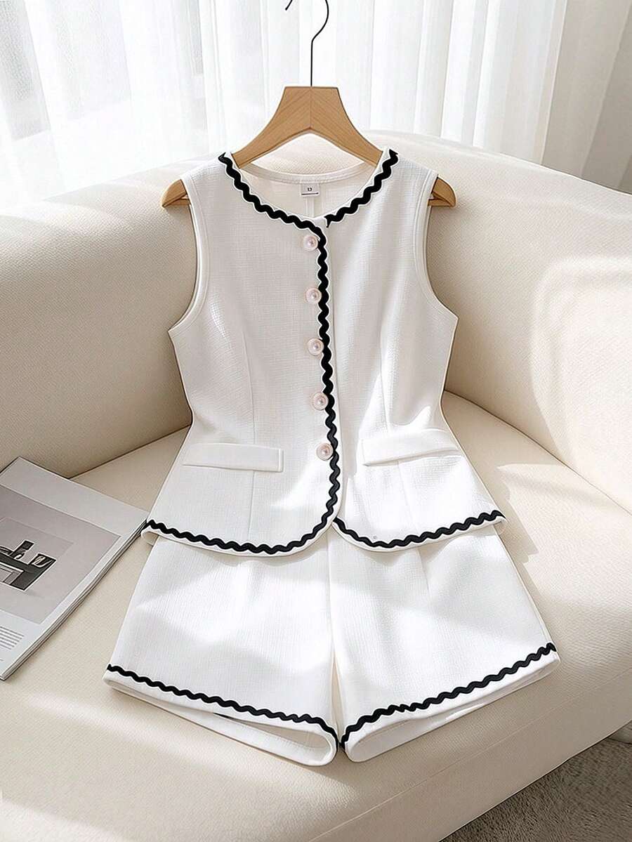 Elladie kids 少女夏季通勤时尚无袖荷叶边珍珠纽扣背心和百褶短裤两件套 - 白色 - 查看 1