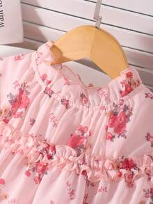 SHEIN Vestido suelto de niña preadolescente con cuello de volantes, mangas de campana y estampado de gasa rosa, elegante y apropiado para verano, vacaciones y viajes - Rosa - Ver 5