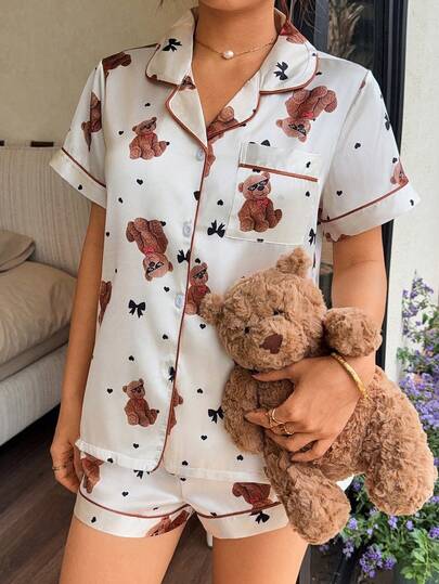 Bộ đồ ngủ nữ kiểu Á Dream Adore màu mơ, chất liệu giả lụa, gồm áo khoác cardigan và quần short, in hình gấu bông và nơ trái tim.