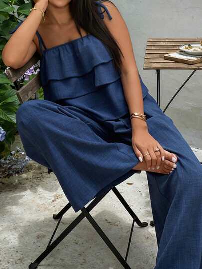 Dazy Plus Bộ 2 món thời trang nữ gồm áo hai dây lửng xếp ly và quần ống rộng cạp cao buộc dây, trang phục thường ngày cỡ lớn cho kỳ nghỉ hè.