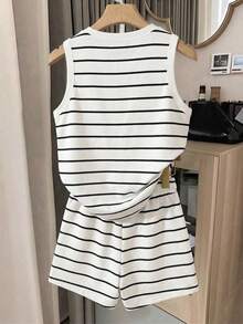 SHEIN Bộ đồ nữ 2 món gồm áo tank top cổ tròn kẻ sọc và quần short cạp chun, kiểu dáng thường ngày. - Nhiều màu - Xem 3