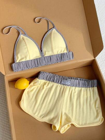 Comfortcana Bộ đồ nữ mùa hè kiểu dáng thường ngày, gồm áo hai dây và quần short kẻ caro phối nhiều mảnh, gồm 2 món.