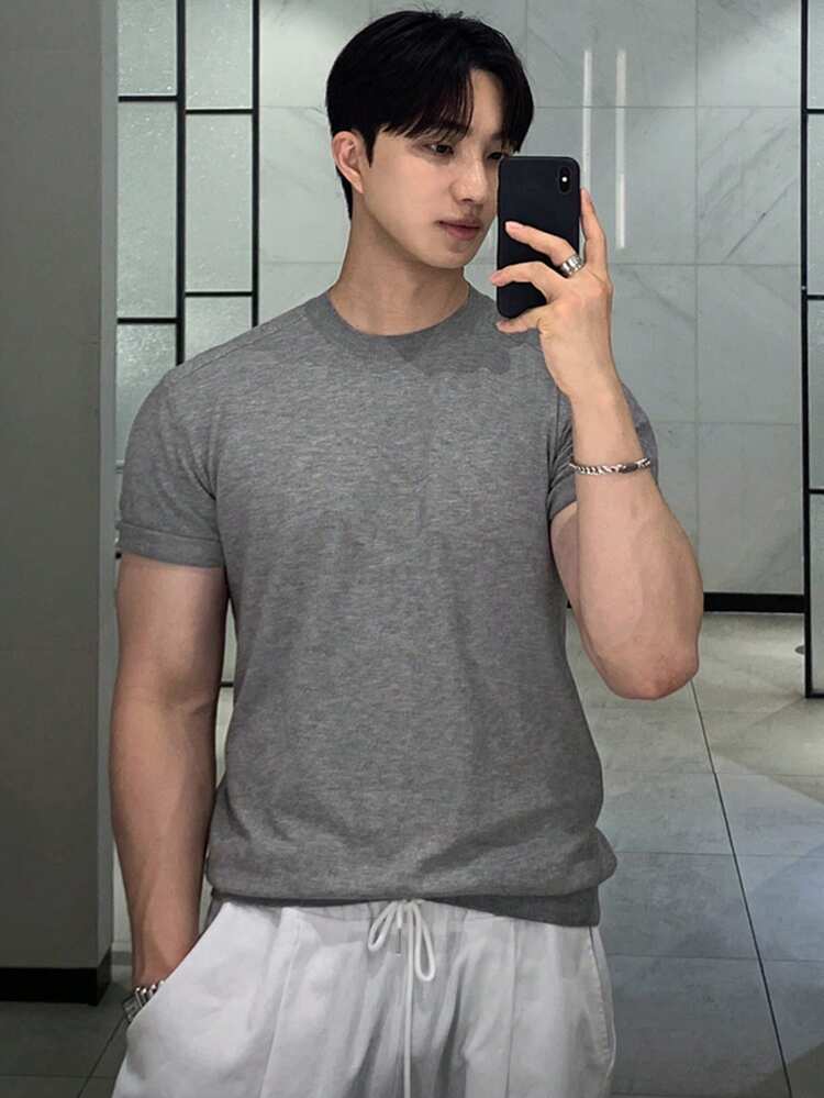 Men's Solid Gray Fitted Knit Top, Short Sleeve