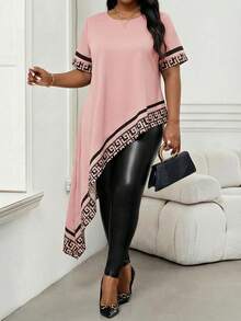 SHEIN Lady Chemise à manches courtes pour femmes grandes tailles avec ourlet asymétrique, patchwork et motif géométrique - Rose bonbon - Voir 4